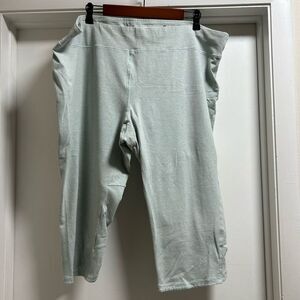Avenue plus size crop work out pants size 26/28